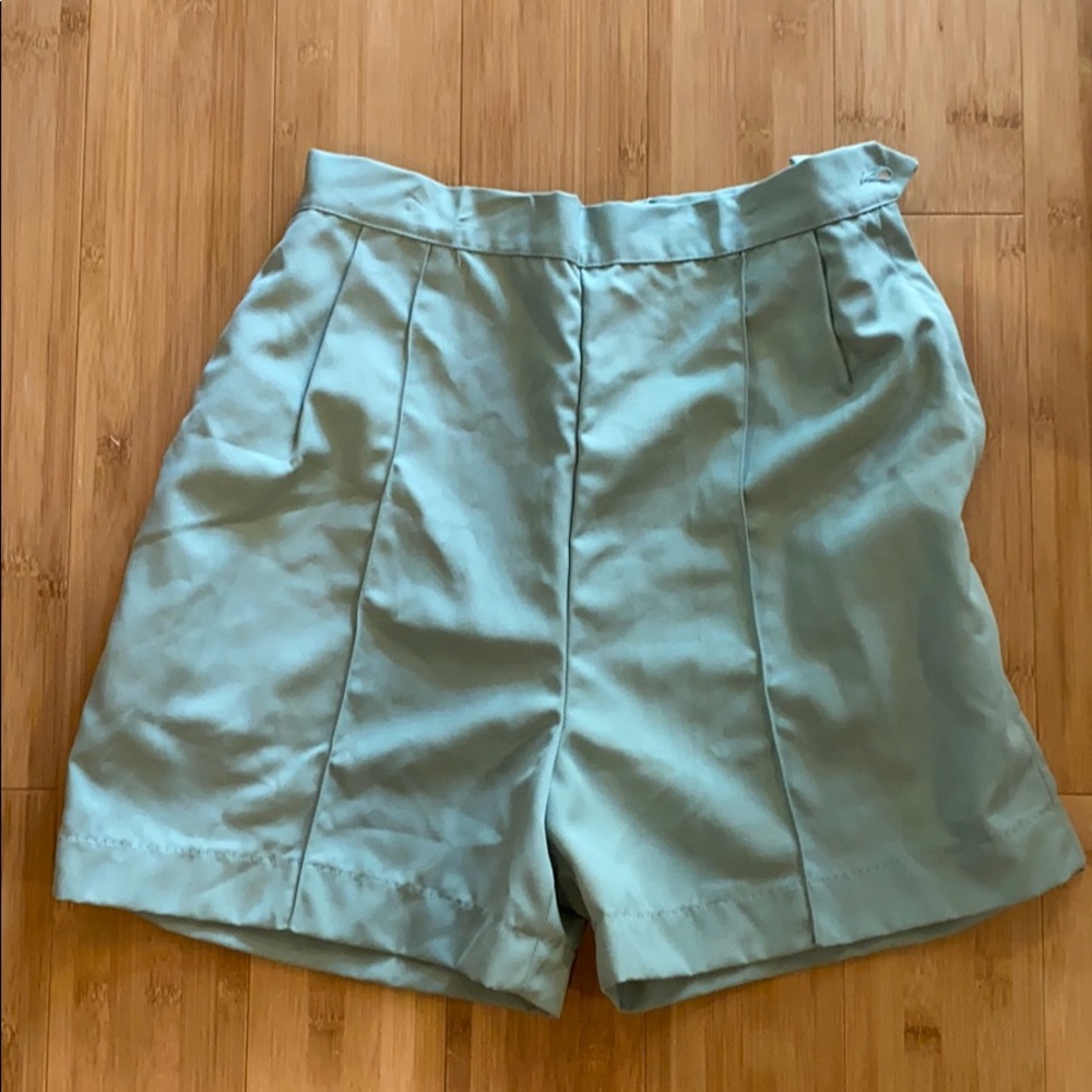 High waisted woman’s army shorts from the 70s
